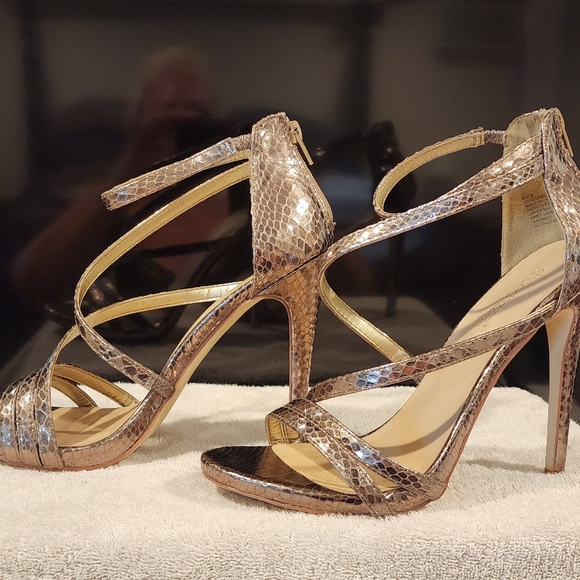 Heels - Picture 3 of 4